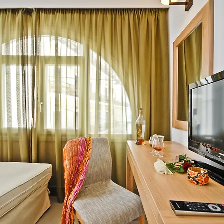 Hotel Xenia 3*